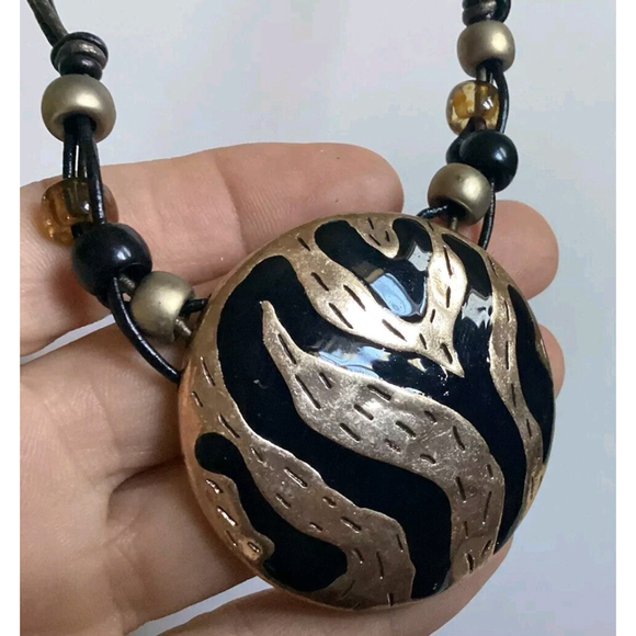 Kenneth Cole KC Jewelry Necklace Disc Pendant & Earrings Black Tiger Animal Prnt - Picture 5 of 12